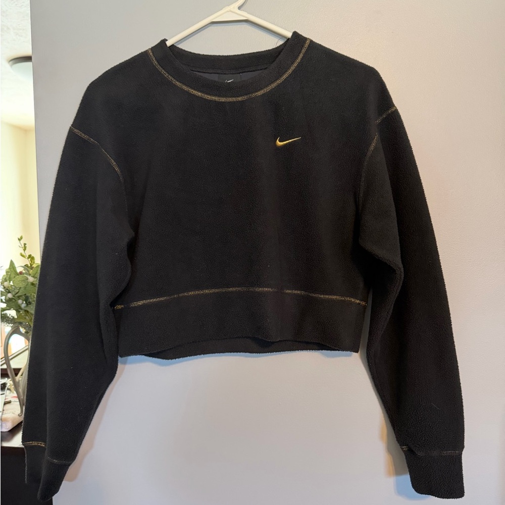 Nike Women's Black and Gold Fleece Cropped Sweatshirt